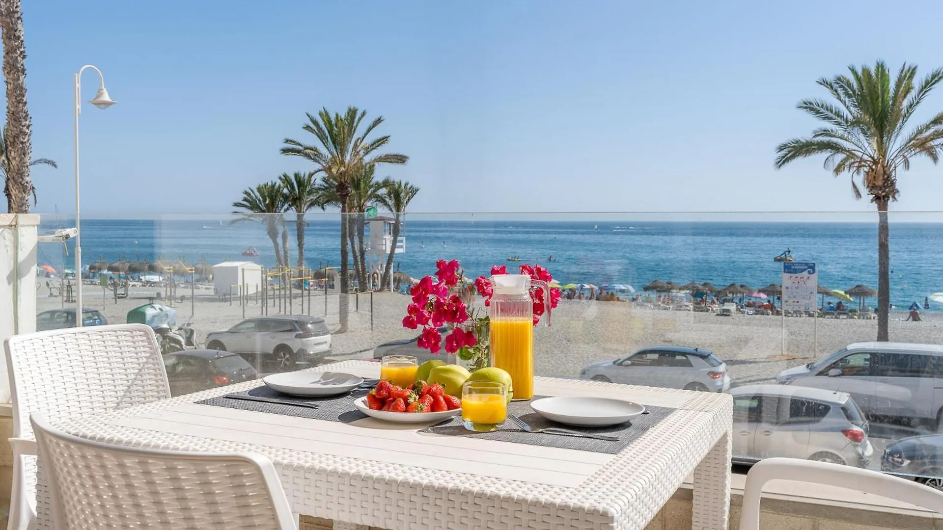 Primera Linea De Playa La Herradura Almuñécar Španělsko